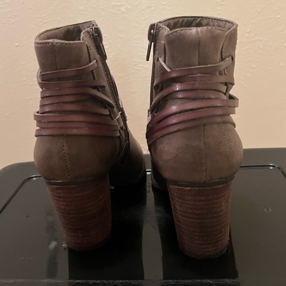 Booties. - Picture 4 of 12